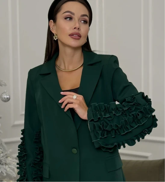 Костюмы и комплекты